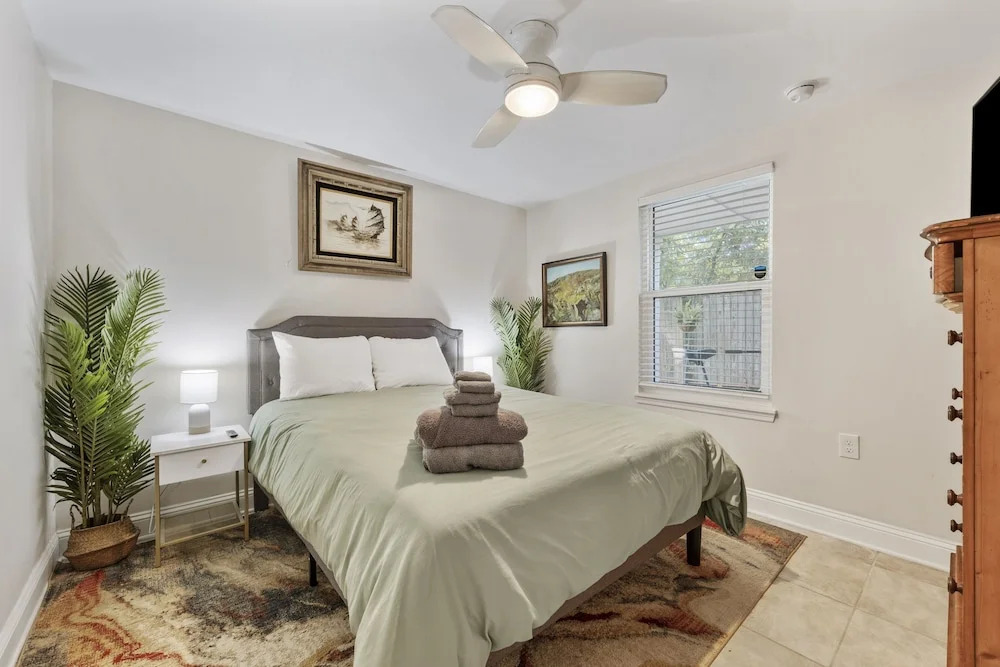 Charming Home in Heart of Downtown Pet Friendly!