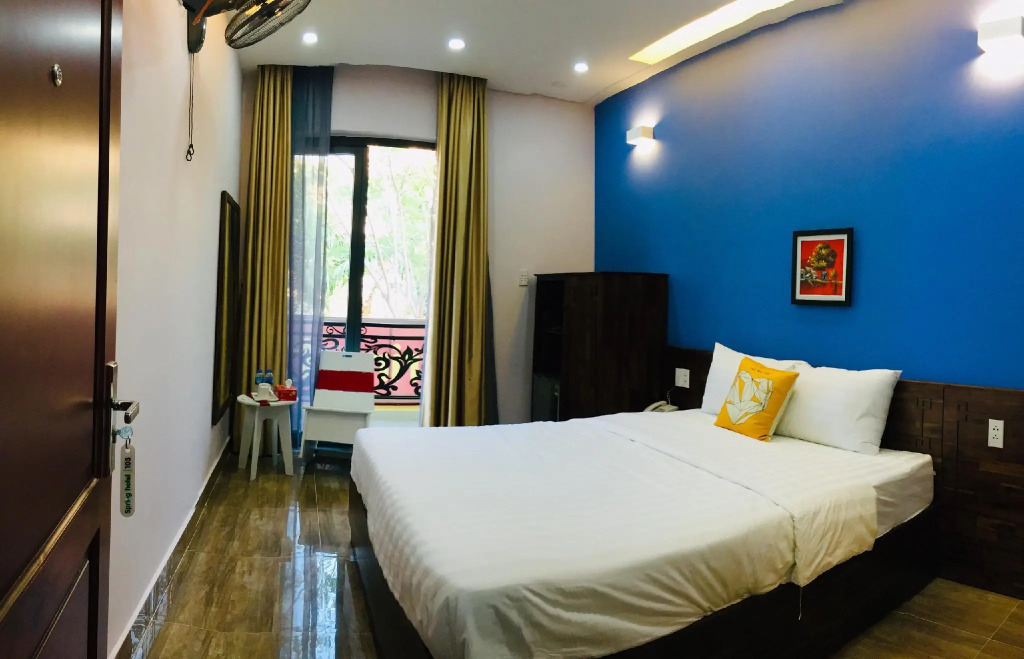 SPRING HOTEL