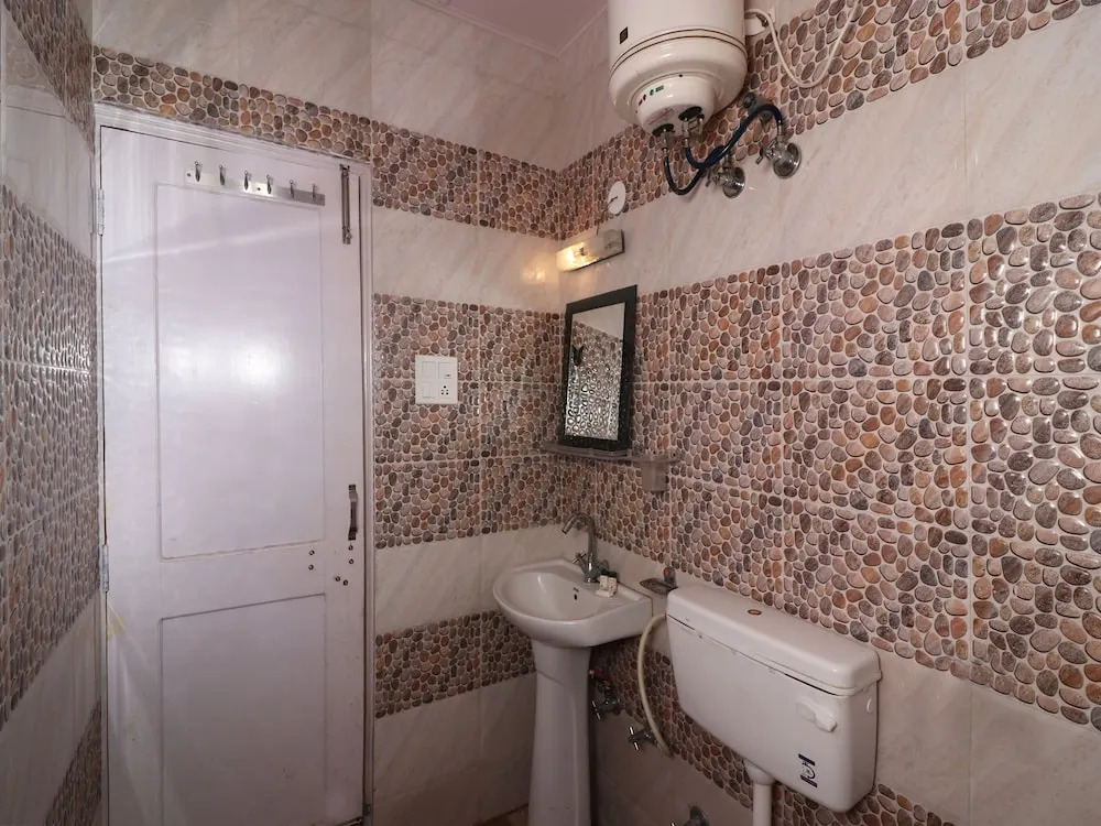 OYO 13421 Home Cozy Hill View 2BHK Chota Shimla