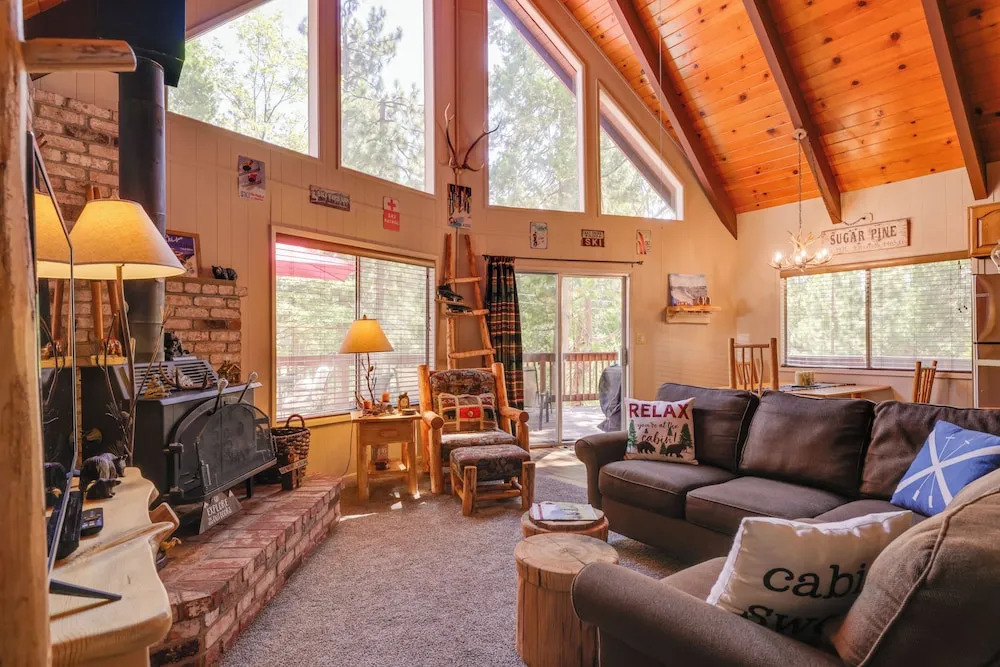 Furnished Deck: High Sierra Cabin in Twain Harte!