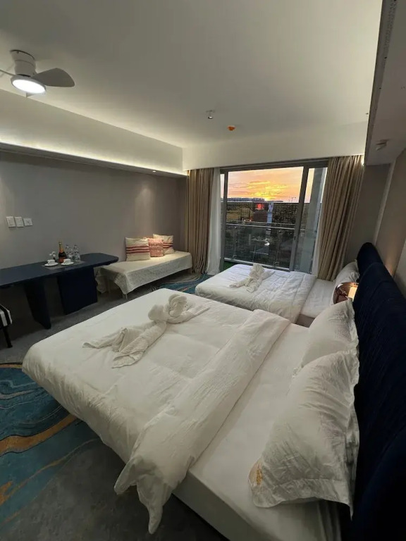 Luxury Penthouse & High-Floor Hotel near City of Dreams, Airport, Okada, and Solaire Casino