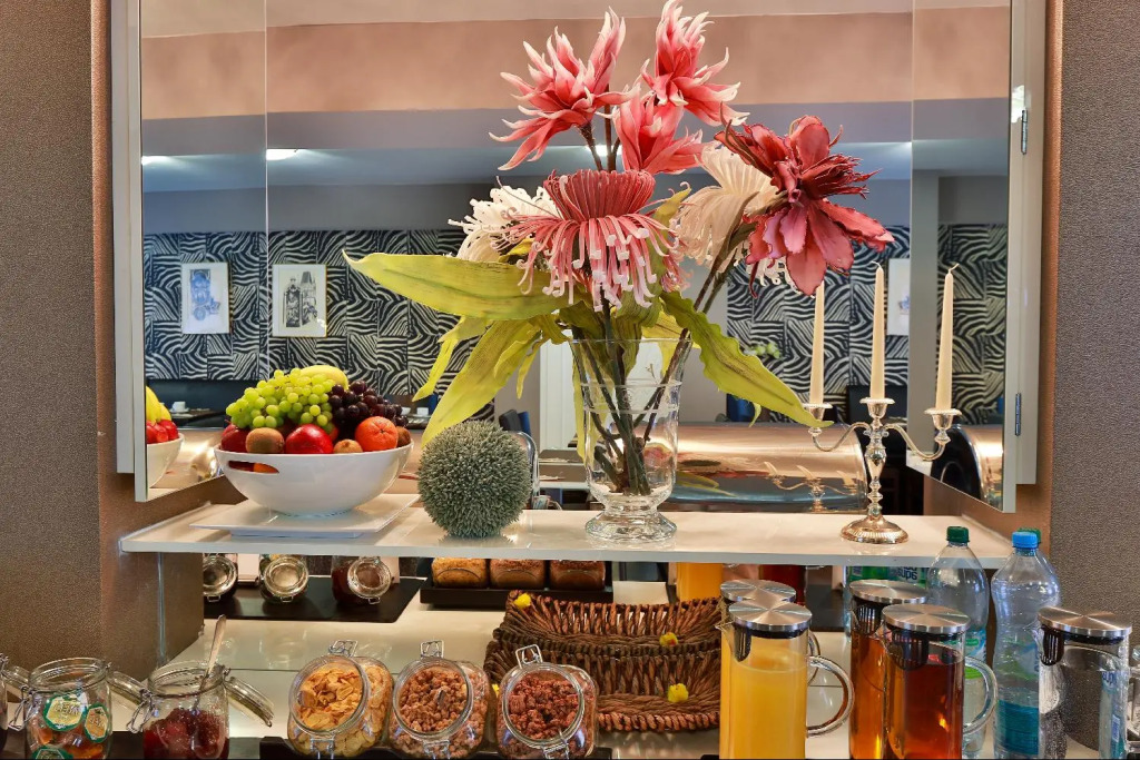 Elysee Hotel