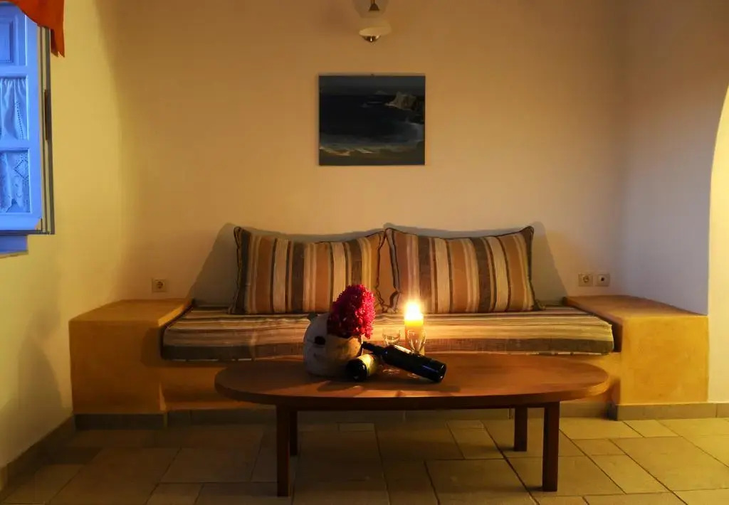 Haraki Studios & Apartments