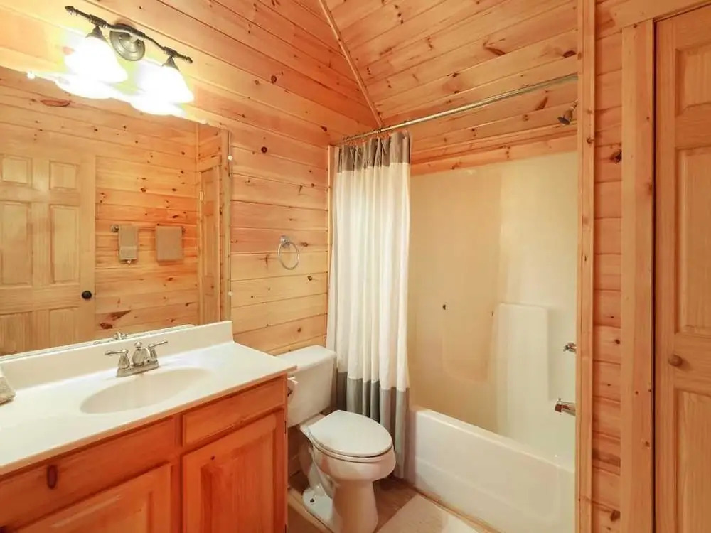 Gatlinburg Summit Views 2 Bedroom Home with Hot Tub