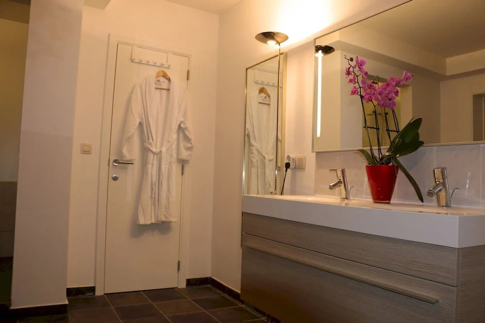 Le Central Hotel