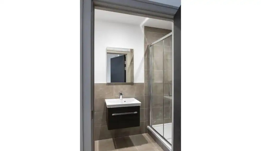 Finchley Modern Apartment - 1 Bedroom With Balcony