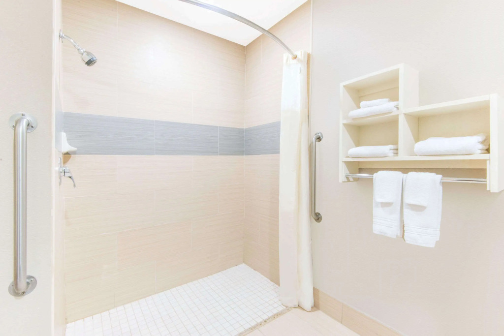 Super 8 by Wyndham Wichita South