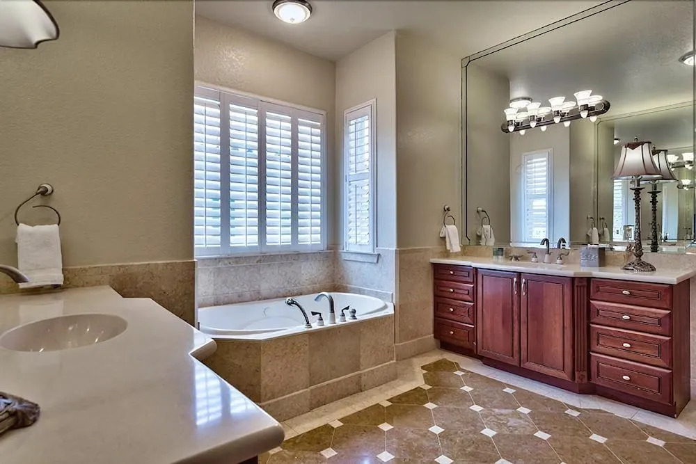 Tuscan Villa 5 Bedroom Holiday Home by Five Star Properties