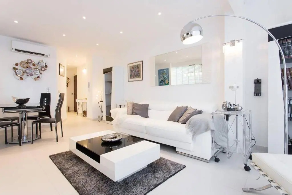 Grand Hotel: New 2 Beds/ 2 Baths