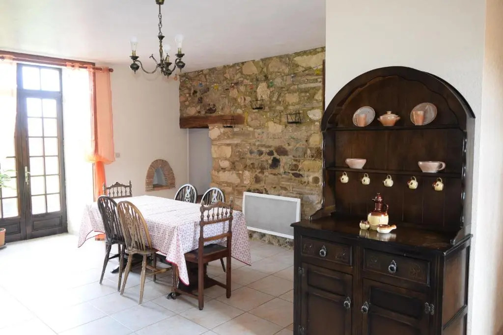 Charming Courtyard cottage 25kms Puy du Fou