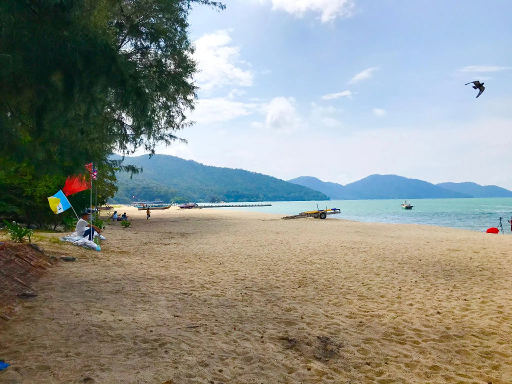 By The Beach - Luxury 2 Bedrooms Family Suite