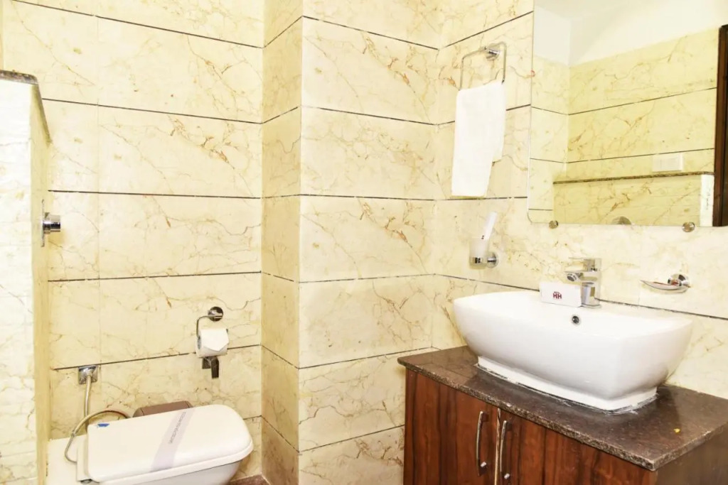 Hotel Hollywood Heights near Railway station