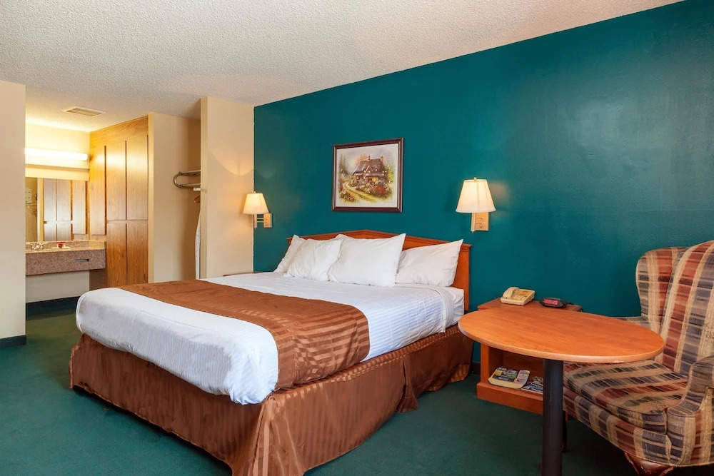 Ramada Limited Bakersfield Central