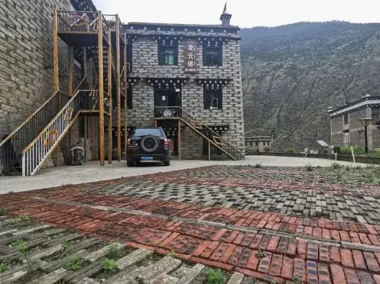 Daocheng Lingyunlou Homestay