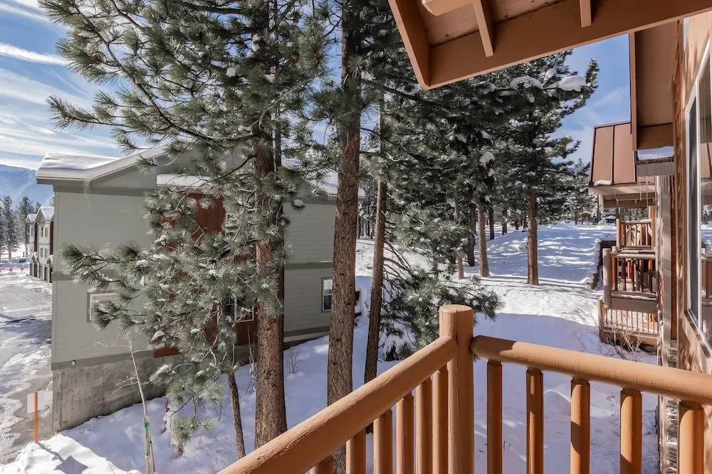 Mammoth Gateway Village # 8