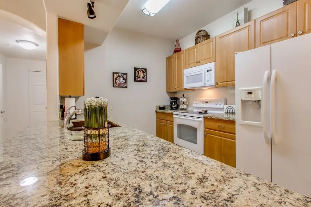 Southern #1064 - 2 Br condo by RedAwning