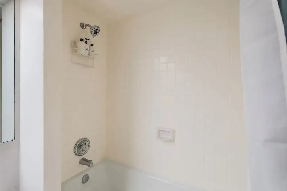 Hawaiian Unit + Walking Distance to Town - AC & Wifi! - Vrkcv