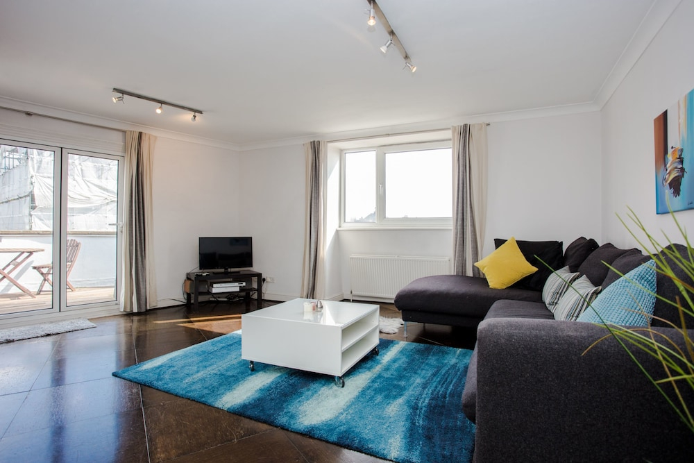 Bright, Modern 2 Bed in Maida Vale