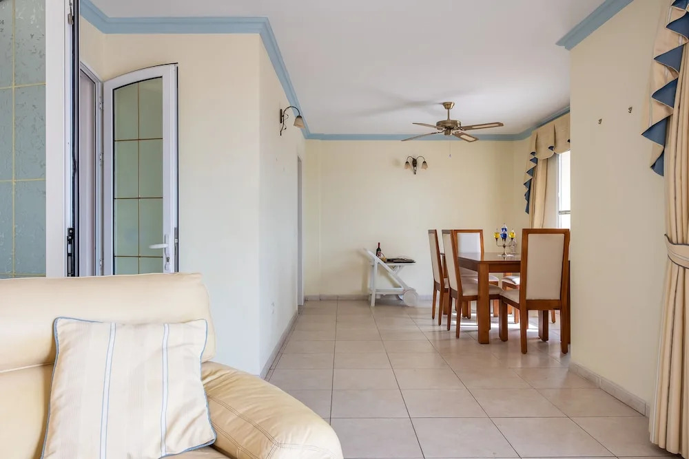 VILLA ALMENDRO! Bbq, HEATED Private Swimming Pool !