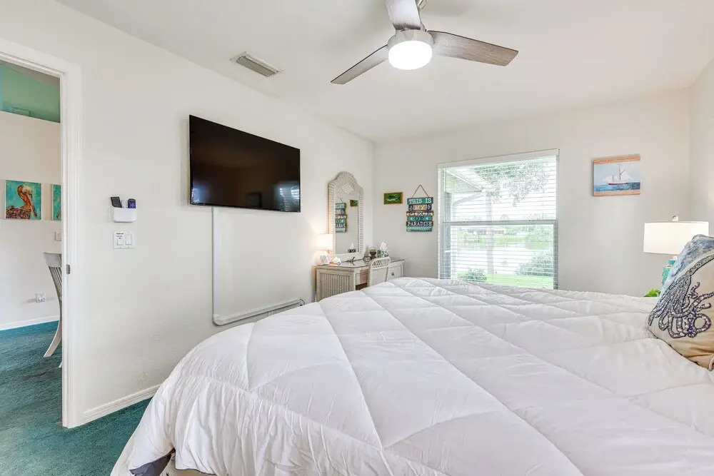 Lakefront Venice Home: 4 Mi to Manasota Key Beach!