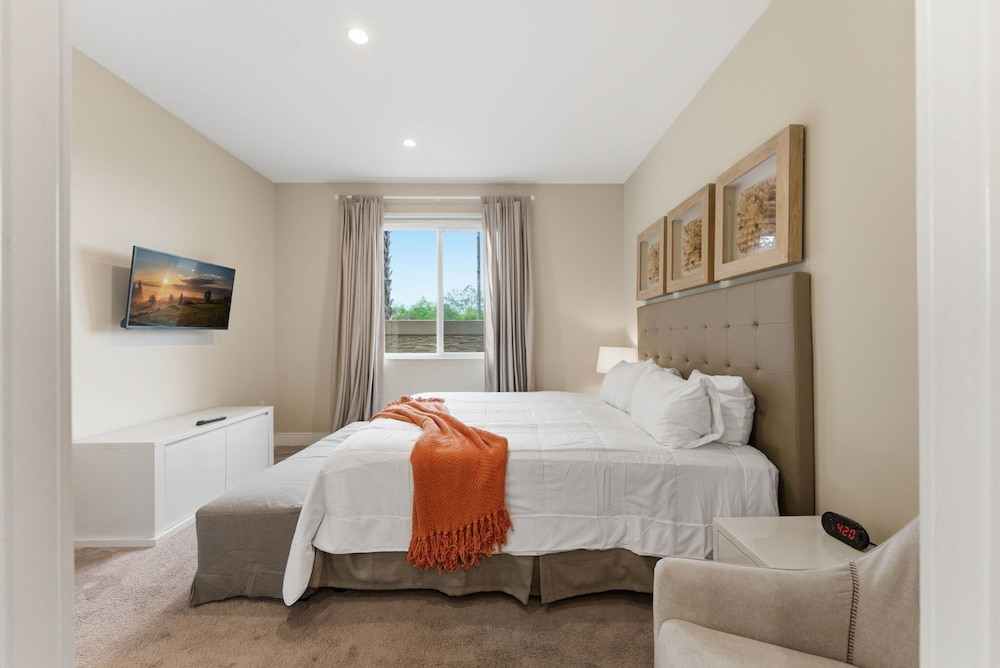 Magic Village 4BR Spacious and Stylish