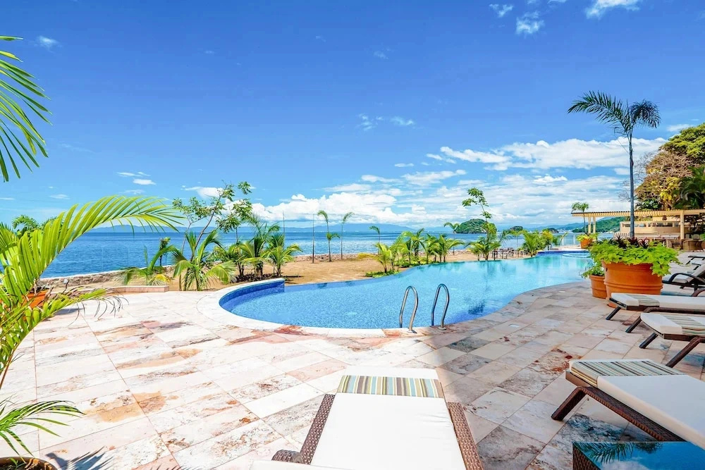Luxe 2nd-floor Condo With Endless Ocean Views, Pool, spa & Balcony