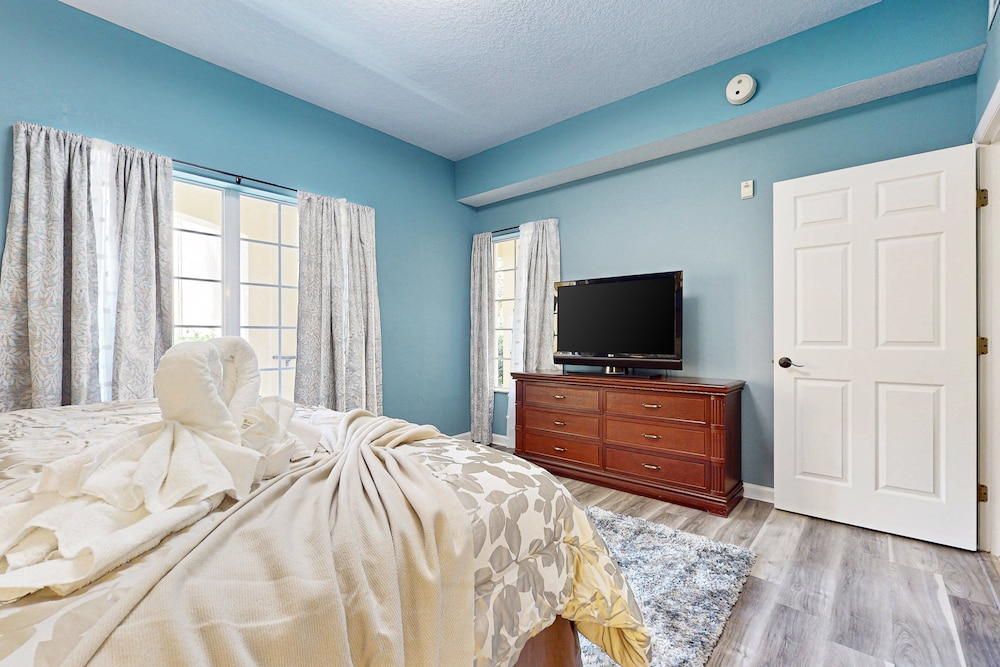 Comfy Condo With Central AC, Wifi, Private Washer/dryer Minutes to Theme Parks