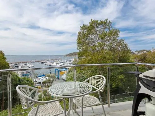 2 'Paradiso', 4 Laman Street - beautiful unit with stunning water views & pool