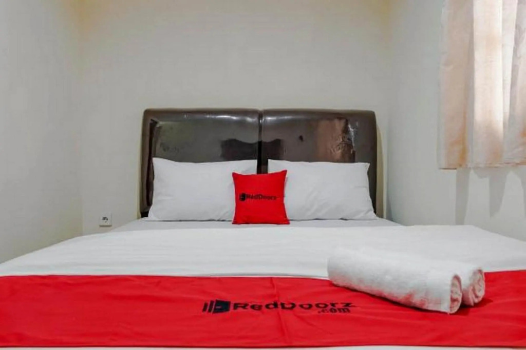RedDoorz @ Jalan Biak Roxy Jakarta