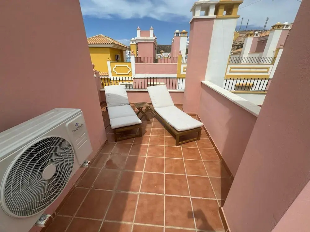 2 Bed House - Sleeps 4 - Pool - Terrace - Parking