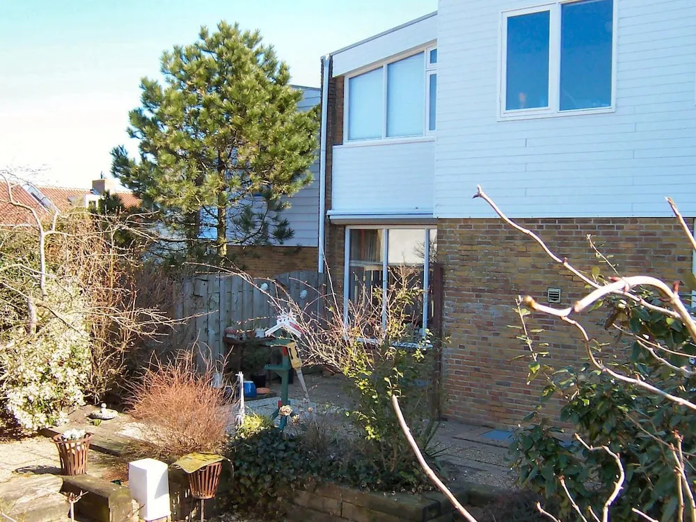 Wonderful Holiday Home in South Holland near Sea