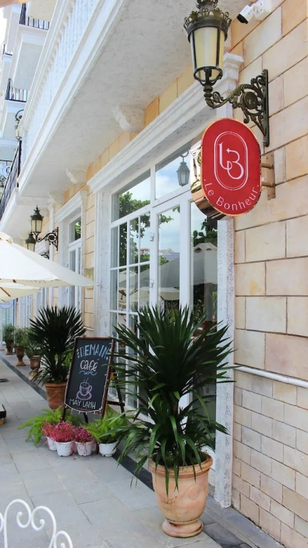 Le Bonheur Hotel