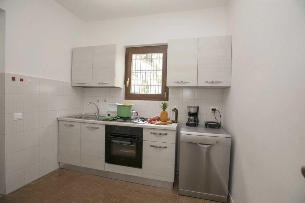 Villa Alberti Apt Bruna 900m from Garda lake with Shared Garden - Happy Rentals