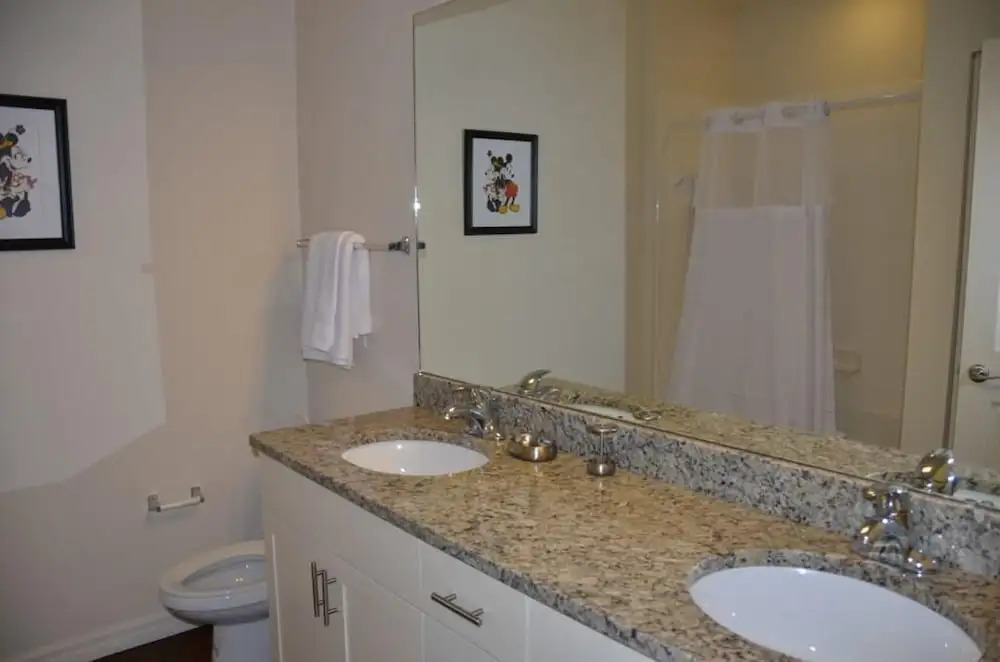 Lucaya 3 Bedroom 2 Bath Townhome With Sophisticated Kitchen