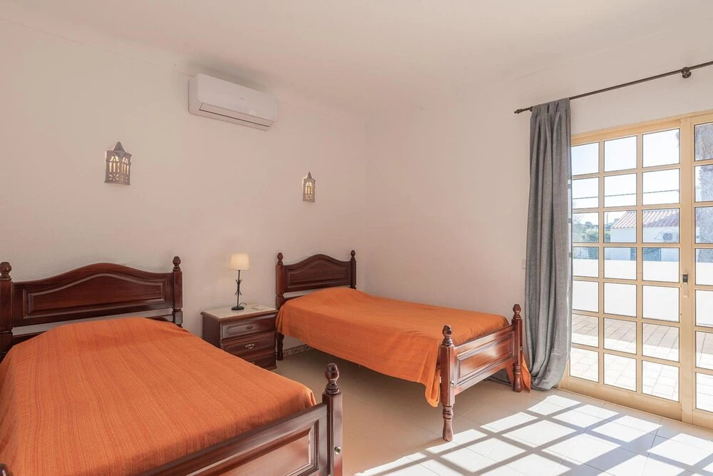 Villa Baltin With 4 Bedrooms and 3 Bathrooms