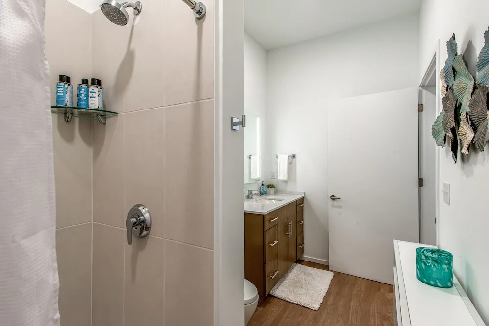 Illume New Green Community Heated Pool Deck 1 Bedroom Condo