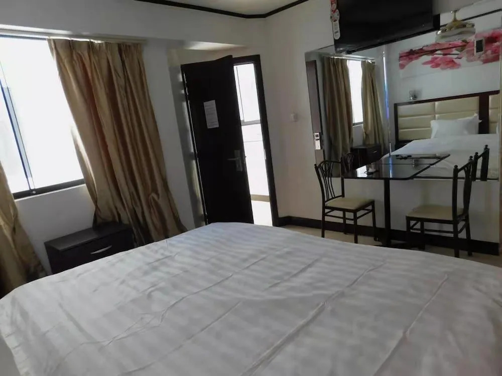 Sunshine Hotel