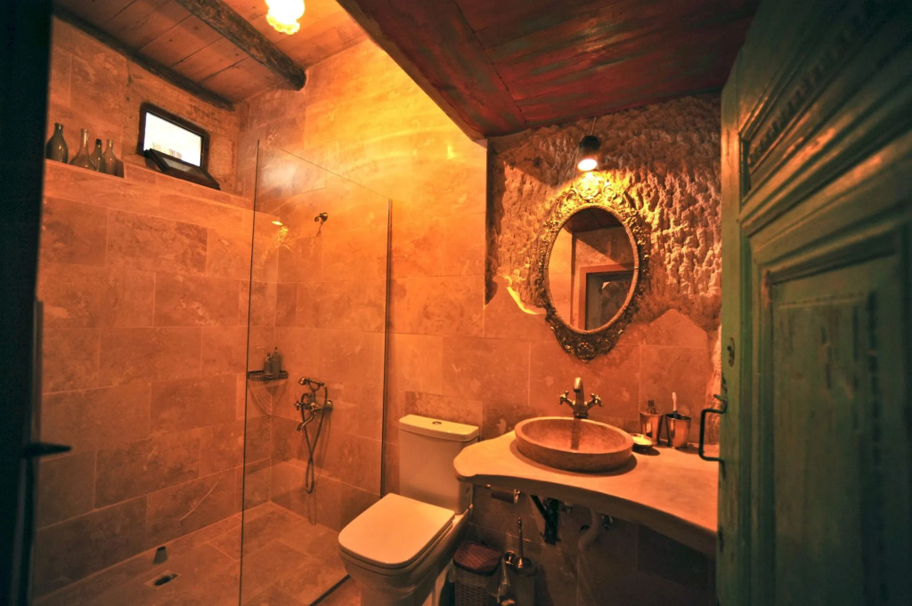 Anitya Cave House