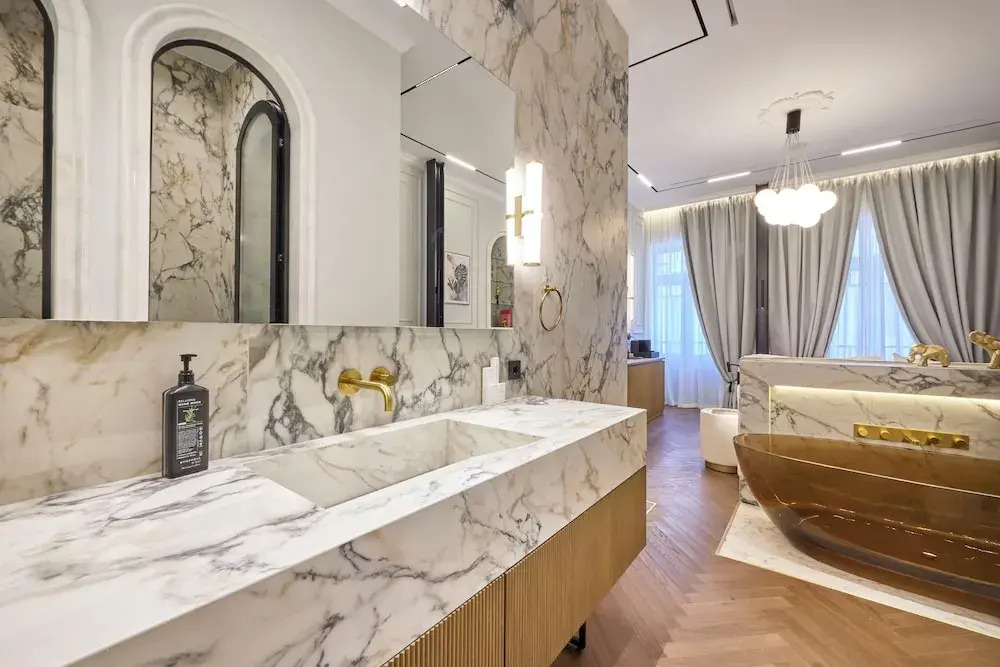 Ermou 99 Intelligent Private Suites