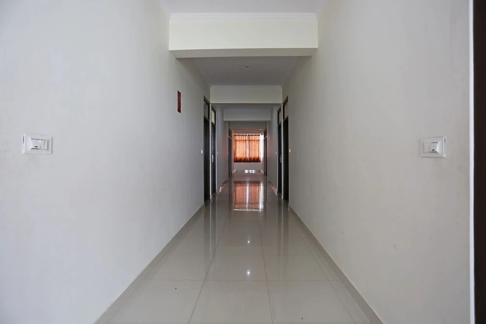 Fabhotel Shiv Palace
