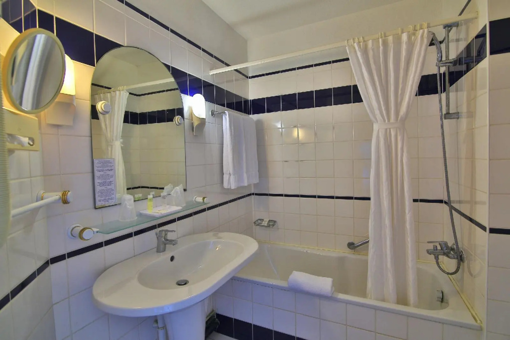 Le Beach Hotel