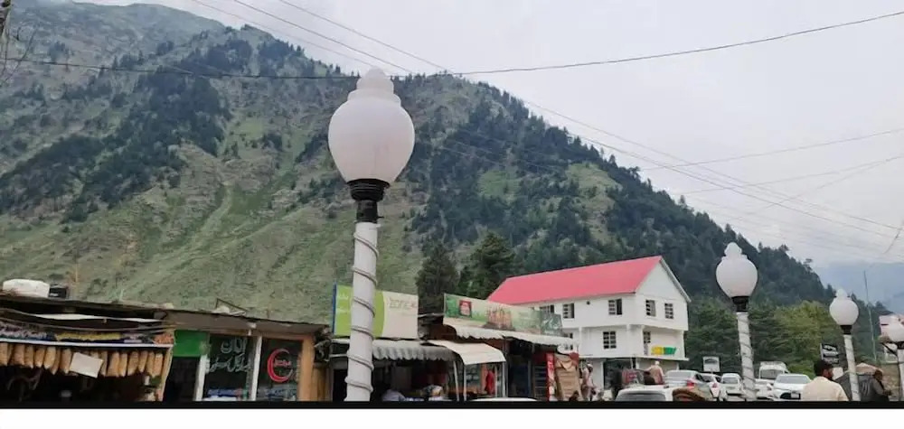 Hotel Rock Star, Naran