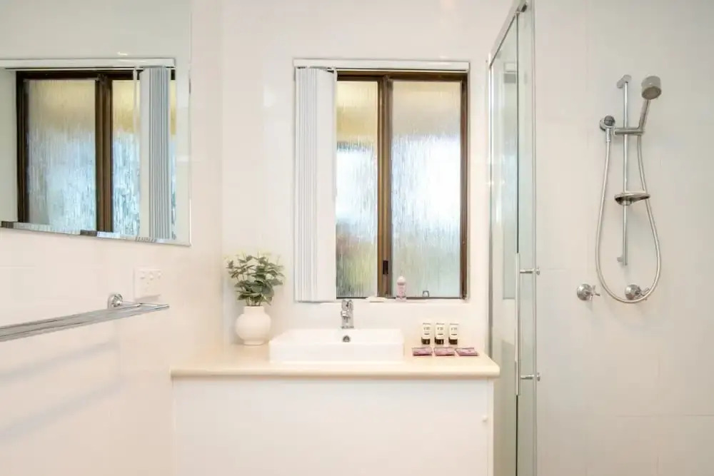 Seafront Getaway Studio, Great Location With Pool