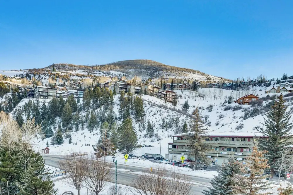Mountain-view Condo in the Heart of Edwards!