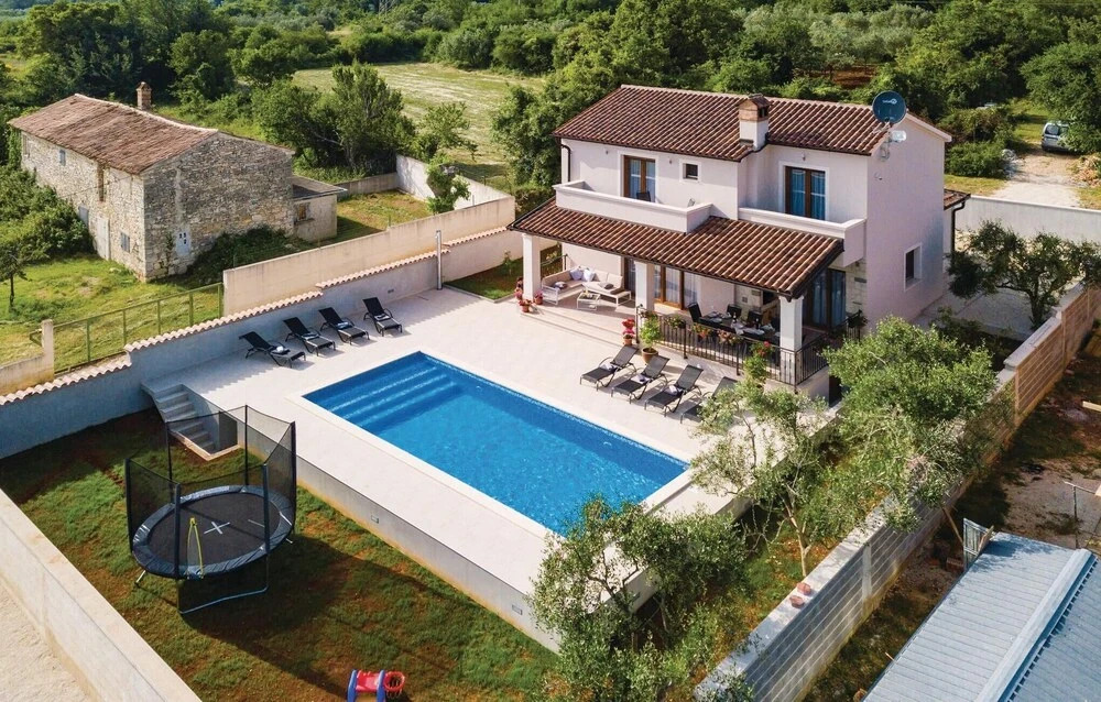 Pet Friendly Home In Vodnjan