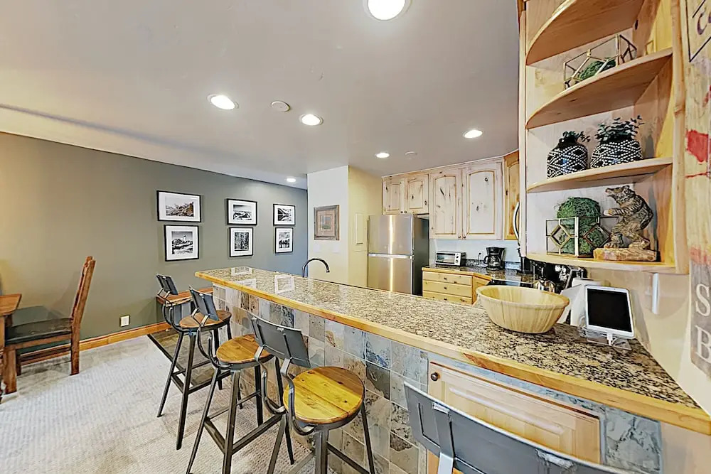 2BR w/ Hot Tub, Pool & Free Shuttle