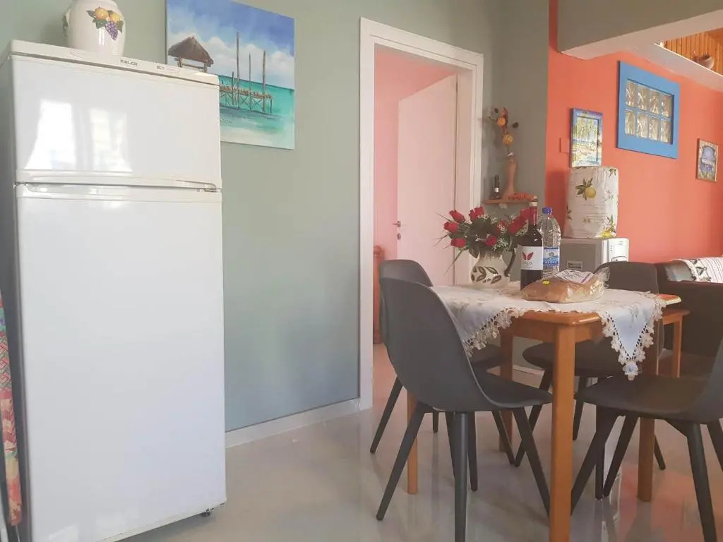 2 bedroom ground floor apt, 5 minutes walk from the beach