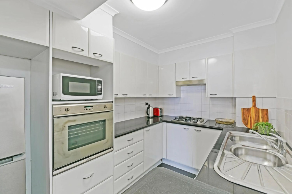 KOZYGURU Haymarket SYD Overly Warm 1 Bed APT NHA317-546A