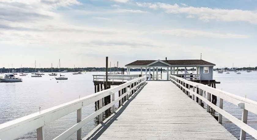 Fathoms Hotel & Marina