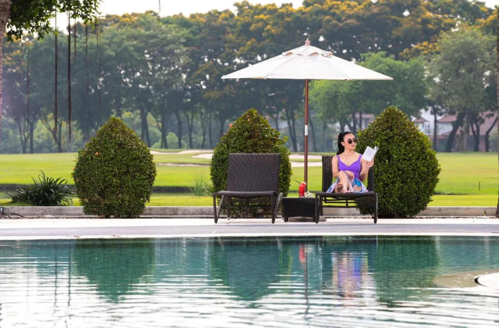 Eastin Thana City Golf Resort Bangkok Free Scheduled Shuttle from Hotel to Suvarnabhumi Airport